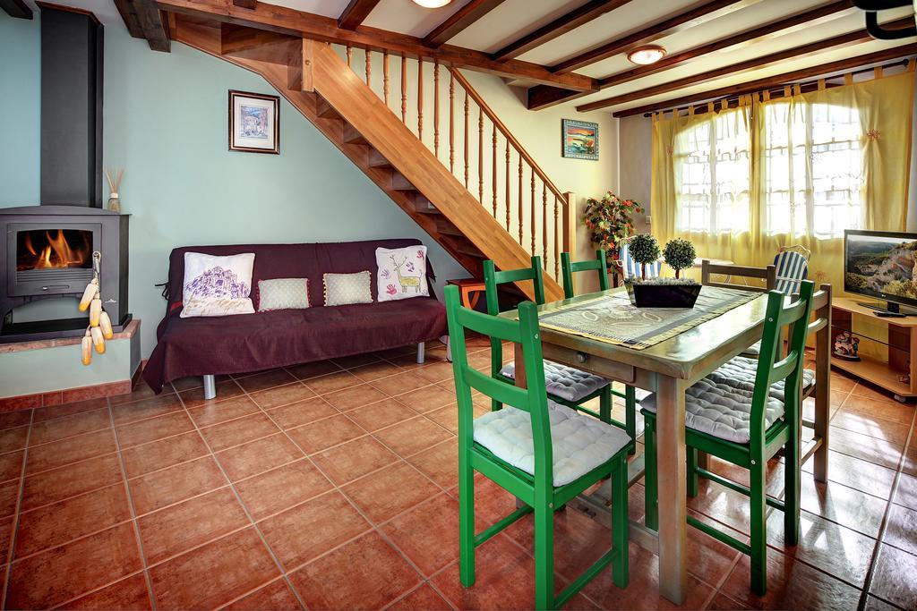 Apartamentos Bellavista Alquézar Zimmer foto